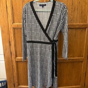 Tommy Hilfiger Houndstooth Wrap Dress – Size 12